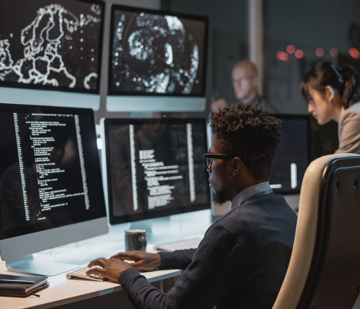 跨国组织通过网络安全计划压力测试增强防御能力。